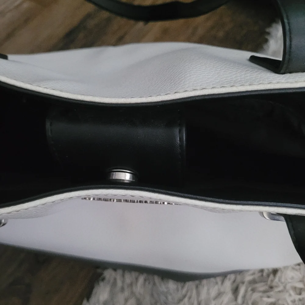 Jones New York Signature Black and White Tote Bag - Picture 5 of 6